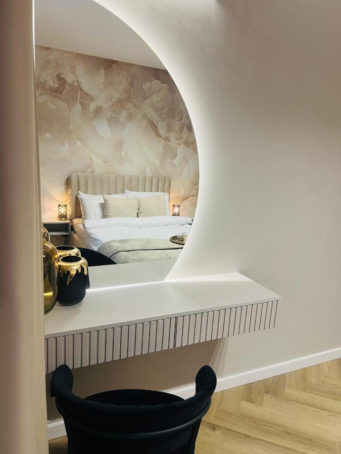 Crystal Luxury With Free Parking In Cracow For 4 Guests Appartement *