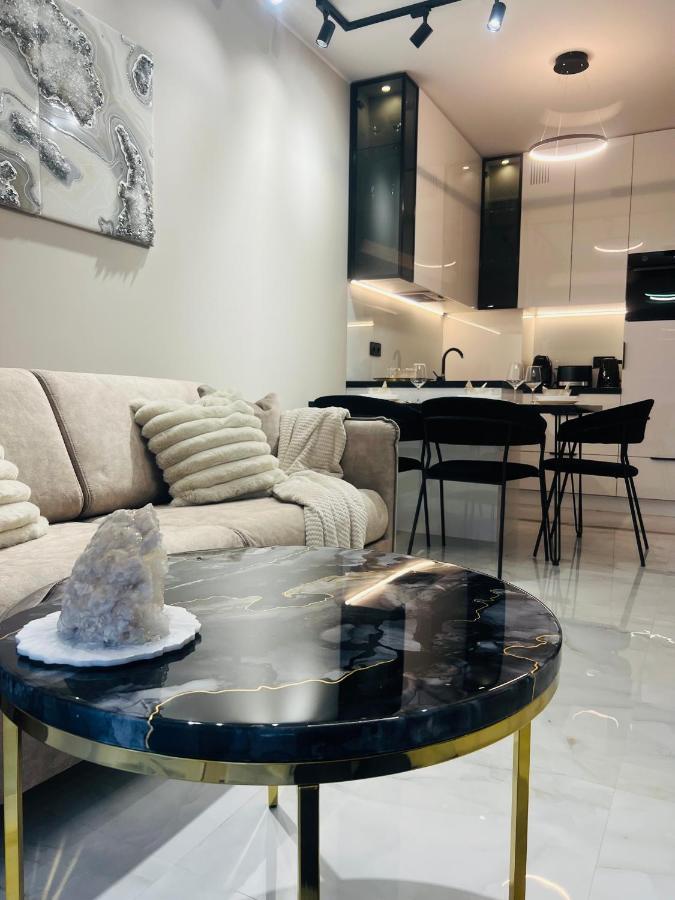 Crystal Luxury With Free Parking In Cracow For 4 Guests Appartement *