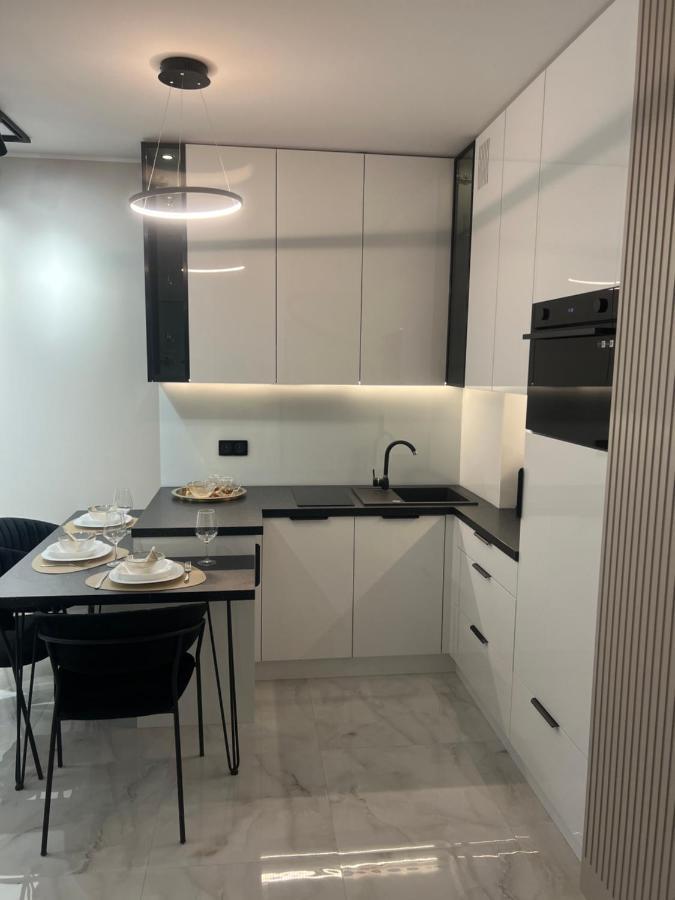 Crystal Luxury With Free Parking In Cracow For 4 Guests Appartement *