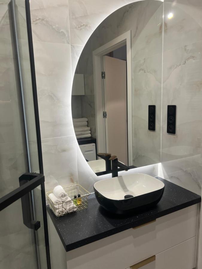 Crystal Luxury With Free Parking In Cracow For 4 Guests Appartement Krakau